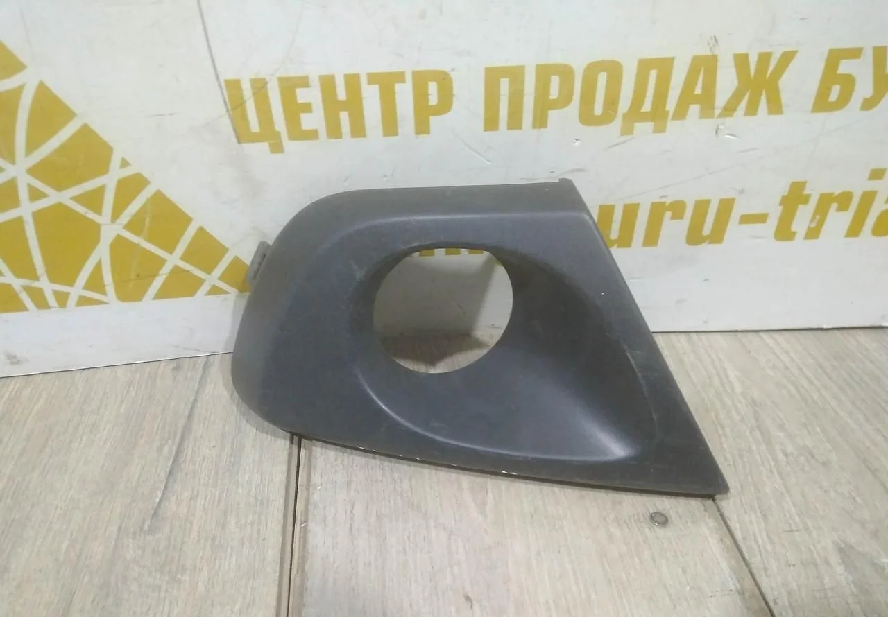 Накладка противотуманной фары левая бу Renault Duster рестайлинг OEM 261A35148R