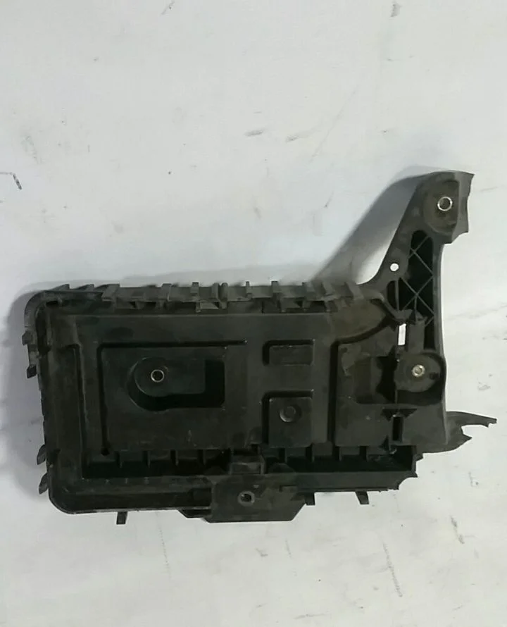 Поддон аккумулятора Volkswagen Passat B6 oem 1k0915333 (скл-1)