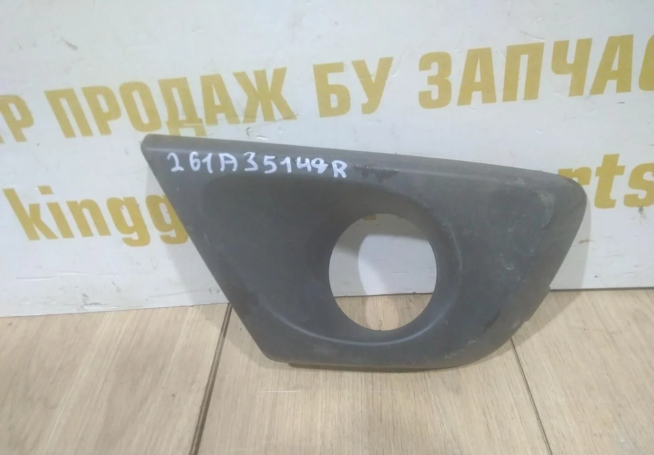 Накладка противотуманной фары левая бу Renault Duster рестайлинг OEM 261A35148R