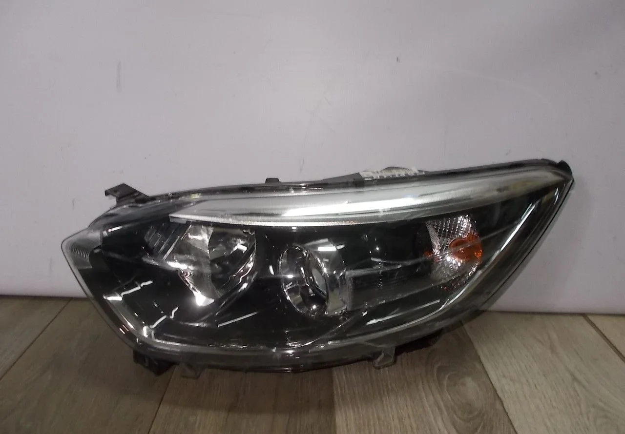 Фара левая бу Renault Kaptur OEM 260602042R