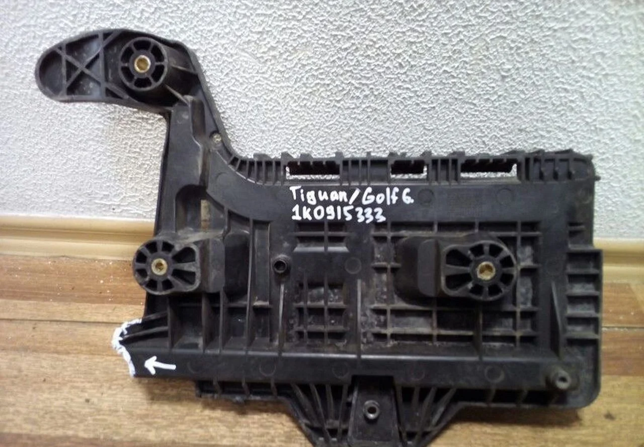 Поддон аккумулятора Volkswagen Tiguan / Golf 6 oem 1K0915333H