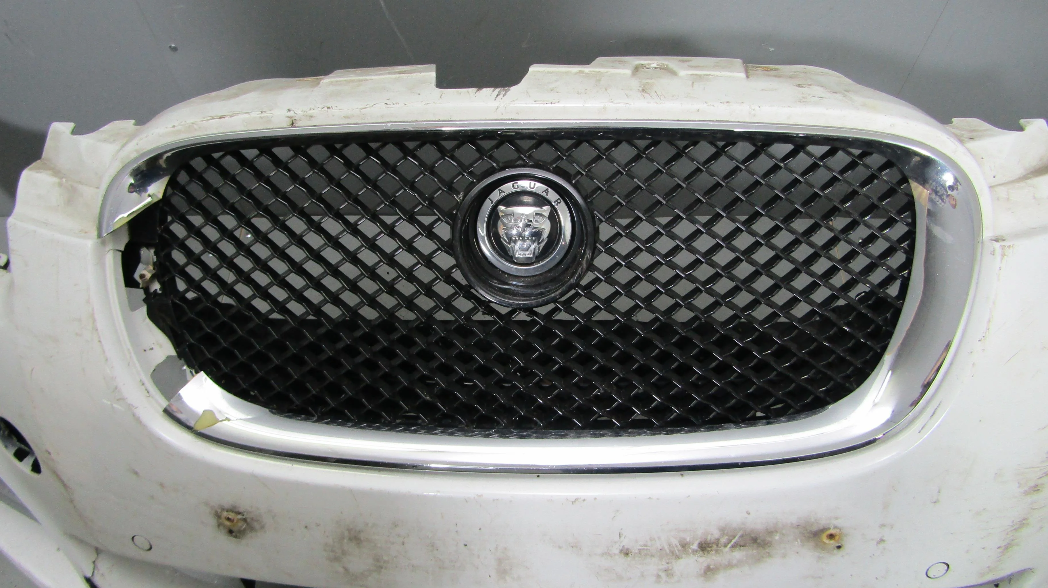 Решетка радиатора JAGUAR XF 2007-2010