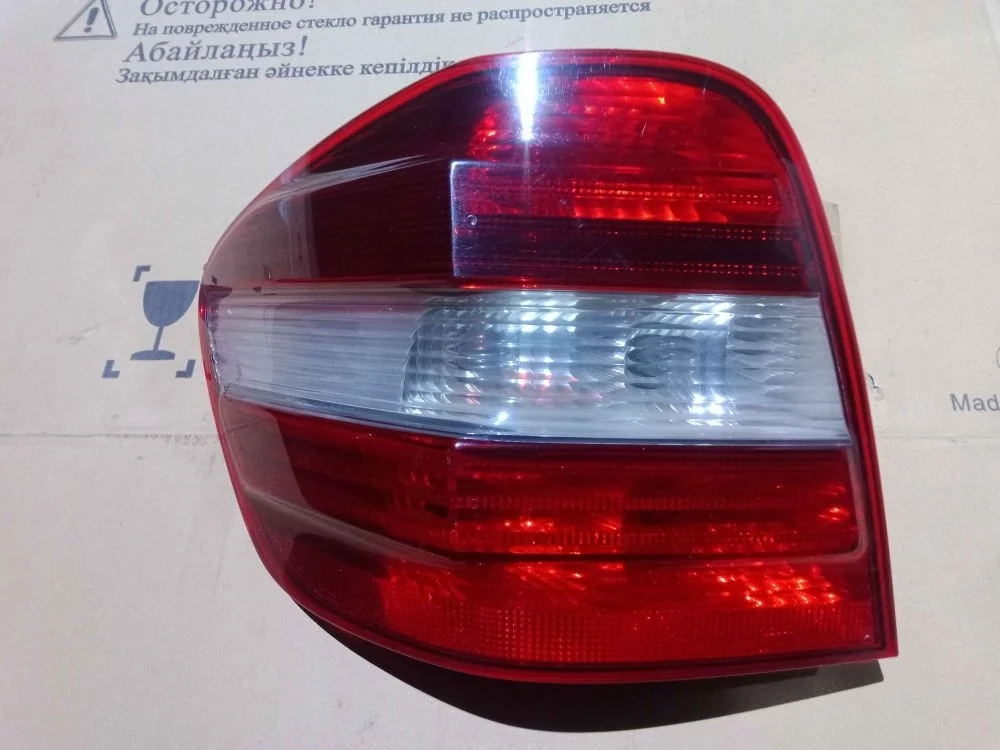 Фонарь задний левый Mercedes ML W164