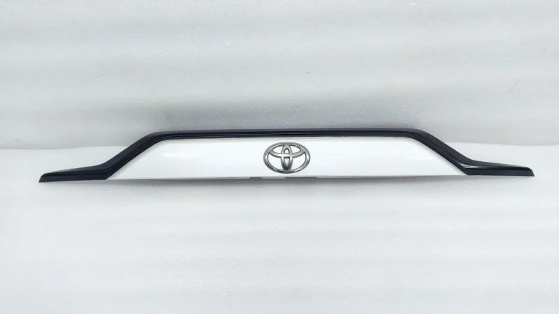 Накладка двери багажника Toyota RAV4 2021 XA50