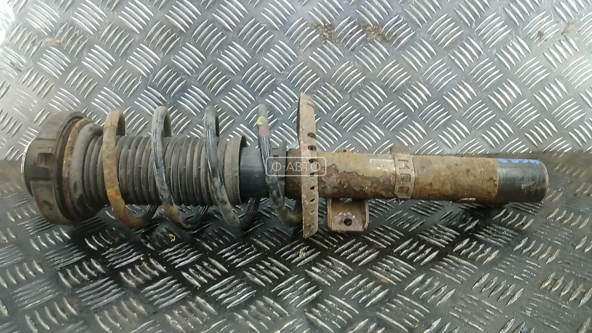 Стойка передняя правая SKODA FABIA 2 1.4 6Q0413031BJ,  6Q0411105AG КПП 5ст.