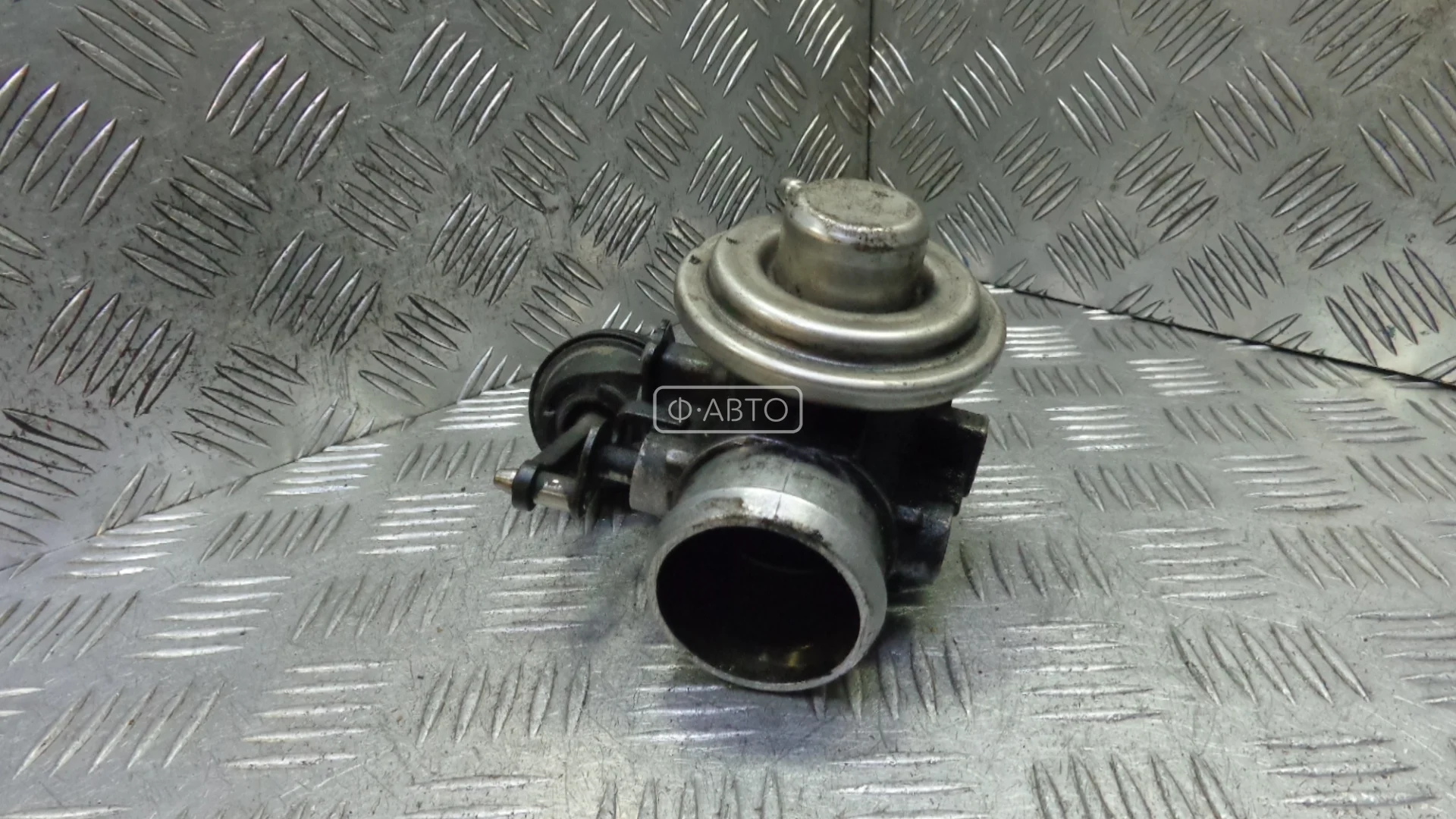 Клапан EGR дизельный SKODA FABIA 1 1.9 1K0906283,1514130,1J0906283C,YM2112B573EA,1J0906283B,1111361,045131501L,038131501S,MN980325,1K0906283A,038129637B,038131501E,038131501M,68001558AB,038131501AN,038131501AF,045131501C,038131501AR,MN980265,038131501K,MN980163 КПП 5ст.