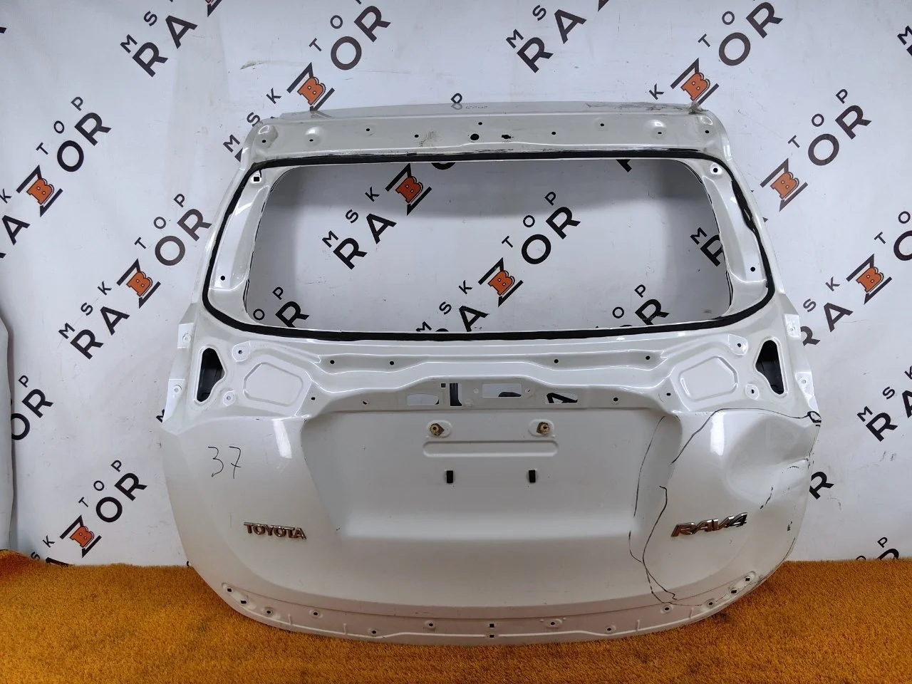 Крышка багажника Toyota Rav4 670050R270