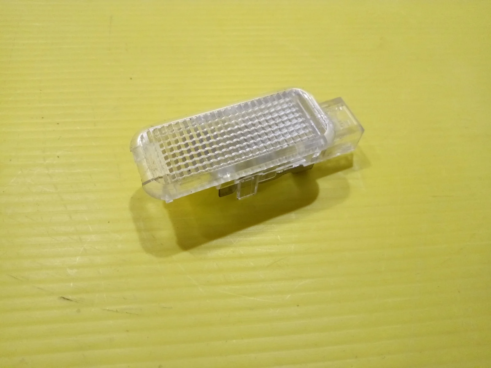 Плафон боковой двери Volkswagen Golf 4 1J1