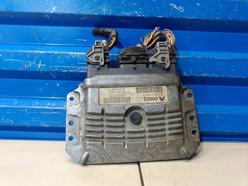 Блок управления ДВС Renault Megane 2003 8200528372 2 1.4 K4JC750