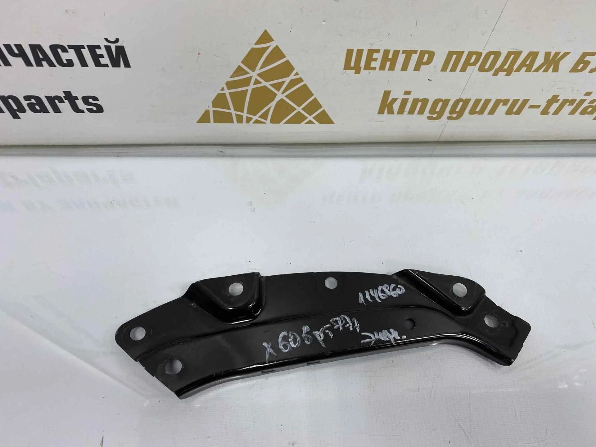 Суппорт фары правый Volkswagen Polo 5 2009 OEM 6R0805932C