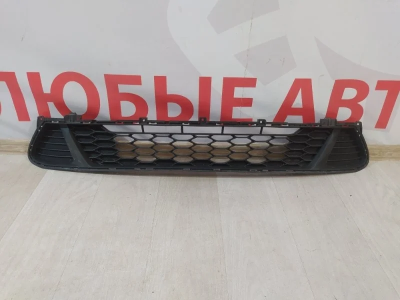 Решетка бампера передняя Kia Ceed 3 CD 2018-Нв