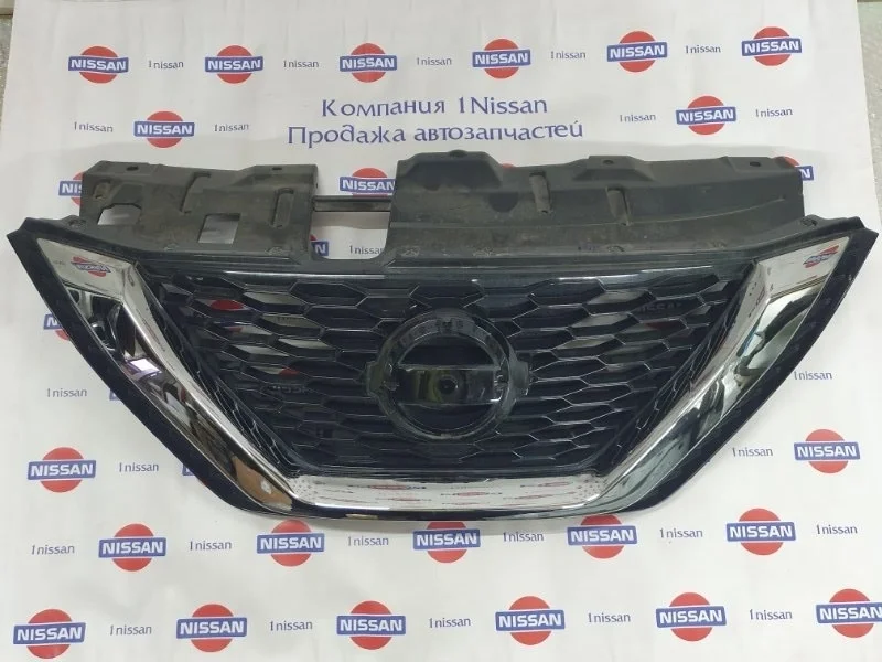 Решетка радиатора Nissan Qashqai 01/2019 н.в. 62310HV22D J11 MR20DD, передняя