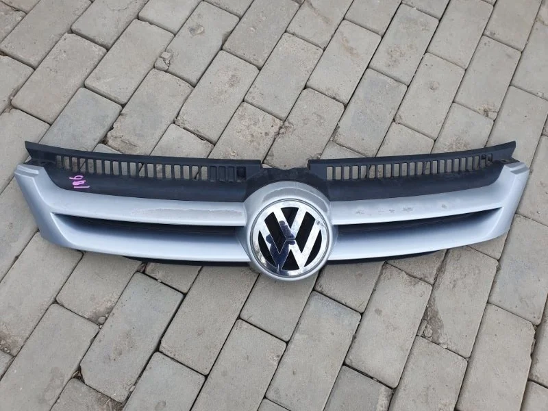 Решетка радиатора Volkswagen Golf 2005-2009 Plus