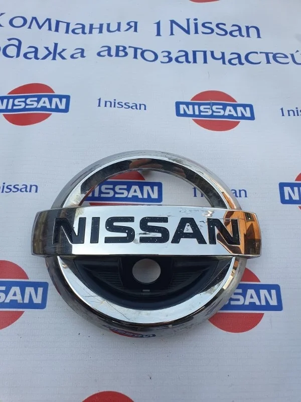 Эмблема Nissan 08.04.2023 628904BA0A, передняя