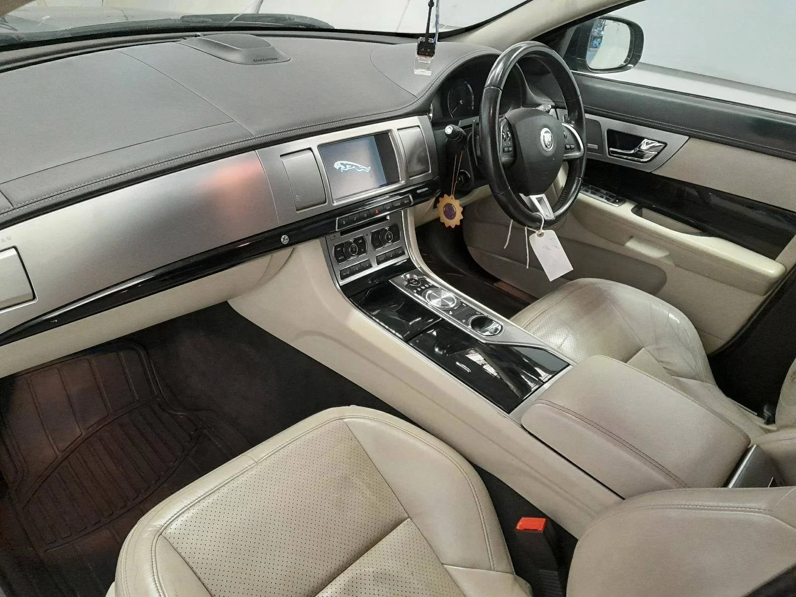 Продажа Jaguar XF 3.0D (275Hp) (306DT) RWD AT по запчастям