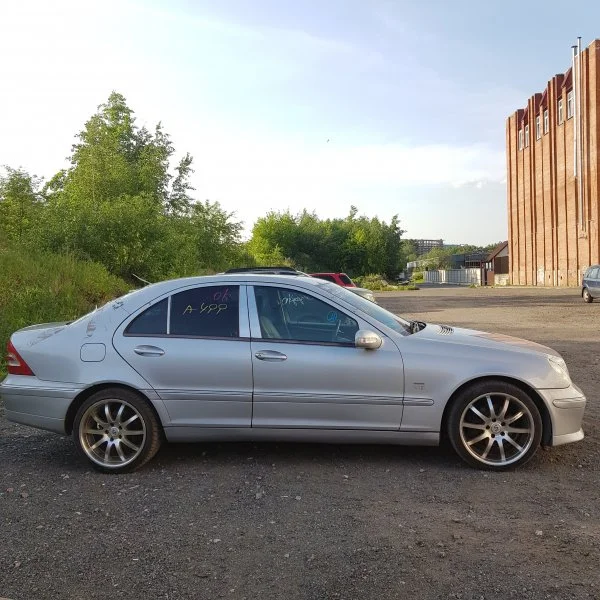 Продажа Mercedes-Benz C class 2.6 (170Hp) (112.912) RWD AT по запчастям