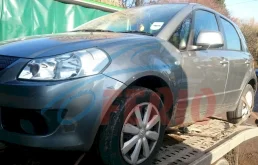 Фара левая для Suzuki SX4 2008 года на фотографиях