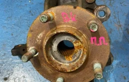 Кулак поворотный правый (BR5S-33-021) для Mazda 3 BK Седан 2003-2009